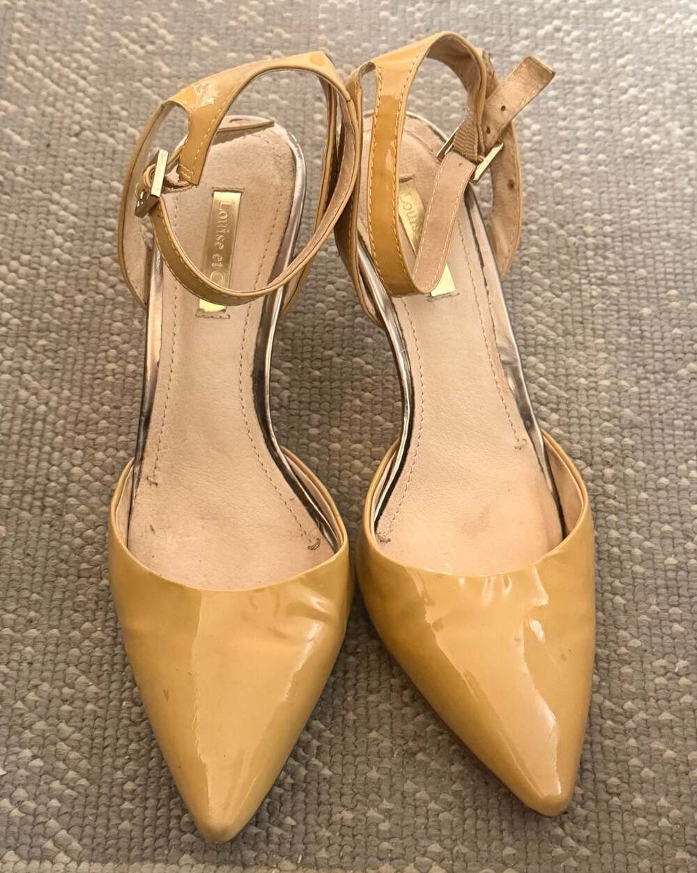 Louise et Cie Women's Size 7.5M Esperance Tan Patent Leather Pointed Toe Sandals